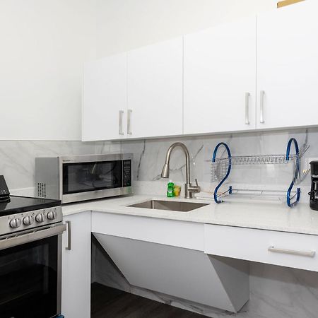 Apartments On Collins Маями Бийч Екстериор снимка