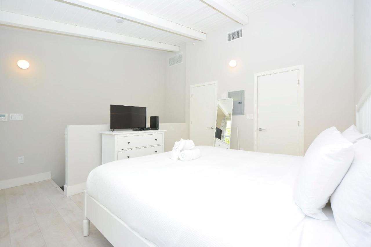 Apartments On Collins Маями Бийч Екстериор снимка
