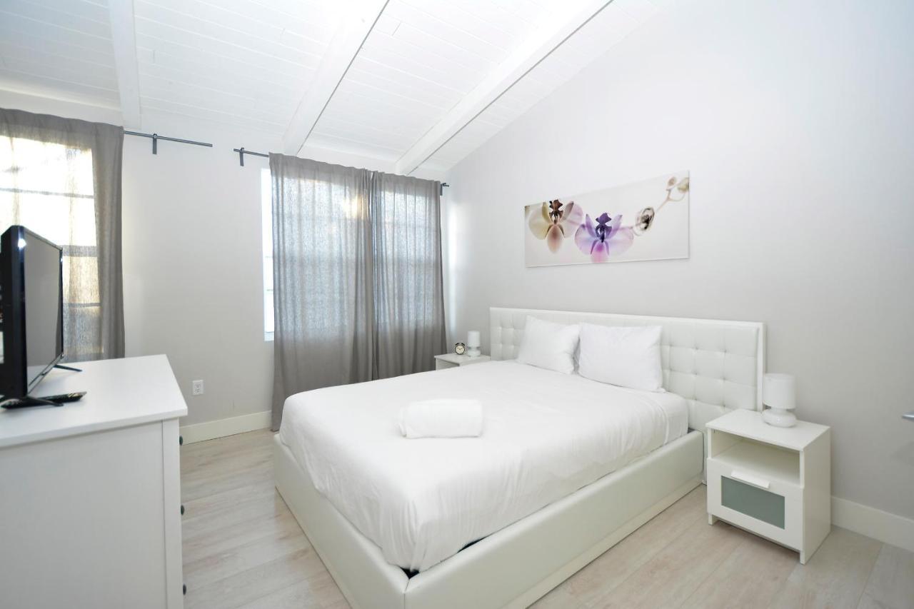 Apartments On Collins Маями Бийч Екстериор снимка