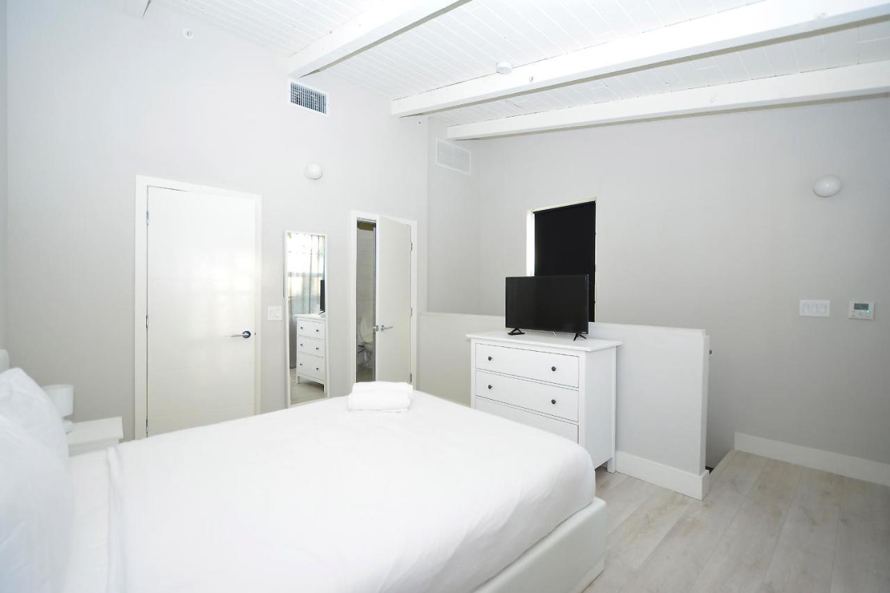 Apartments On Collins Маями Бийч Екстериор снимка