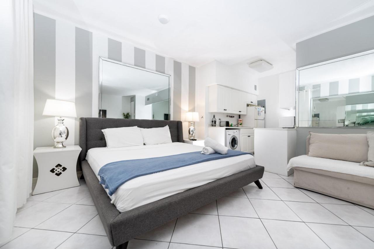 Apartments On Collins Маями Бийч Екстериор снимка