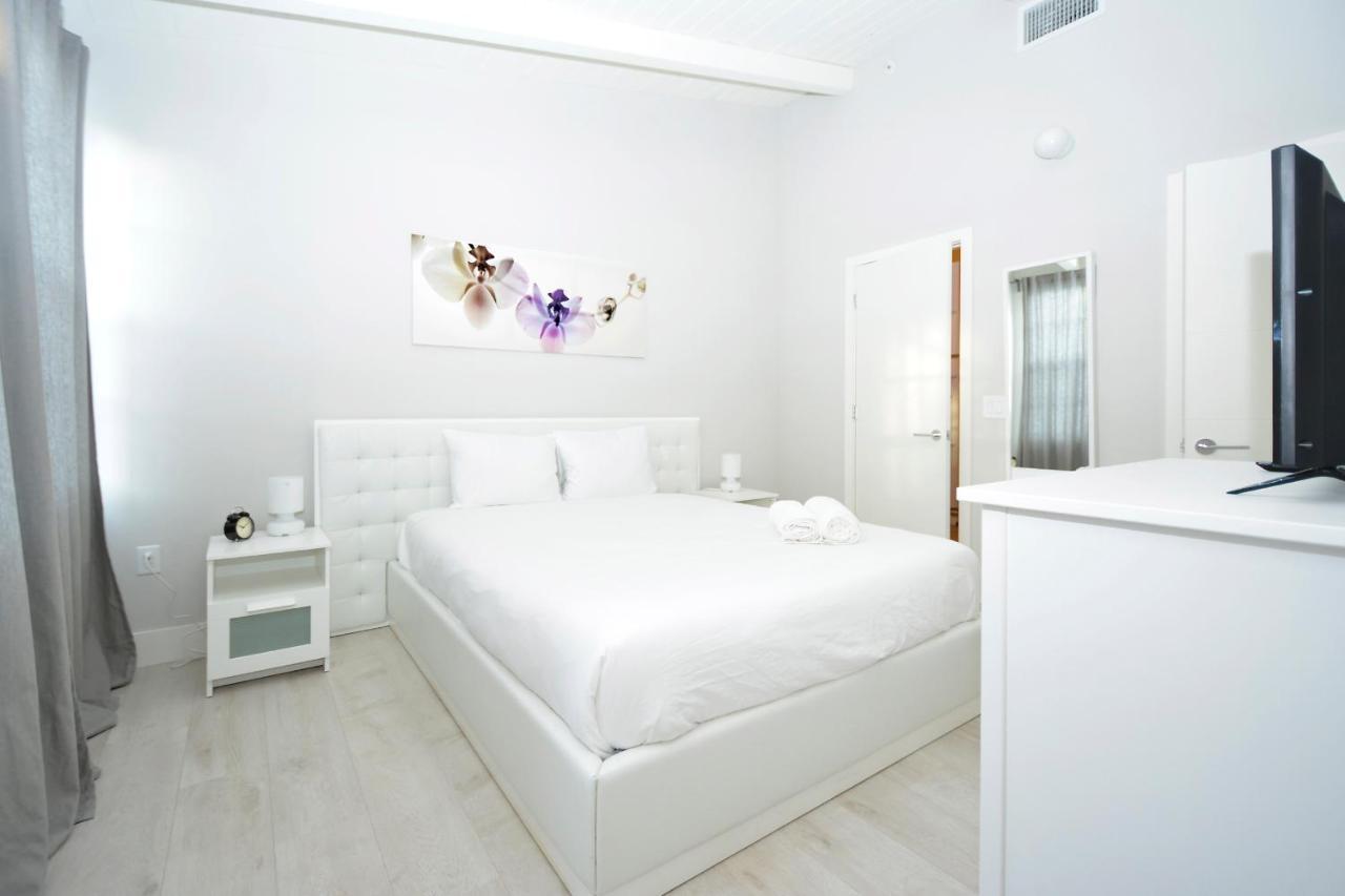 Apartments On Collins Маями Бийч Екстериор снимка