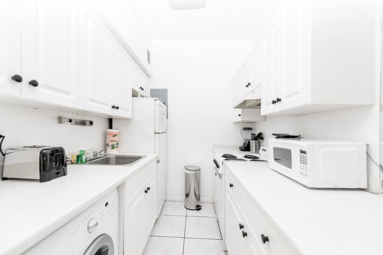 Apartments On Collins Маями Бийч Екстериор снимка