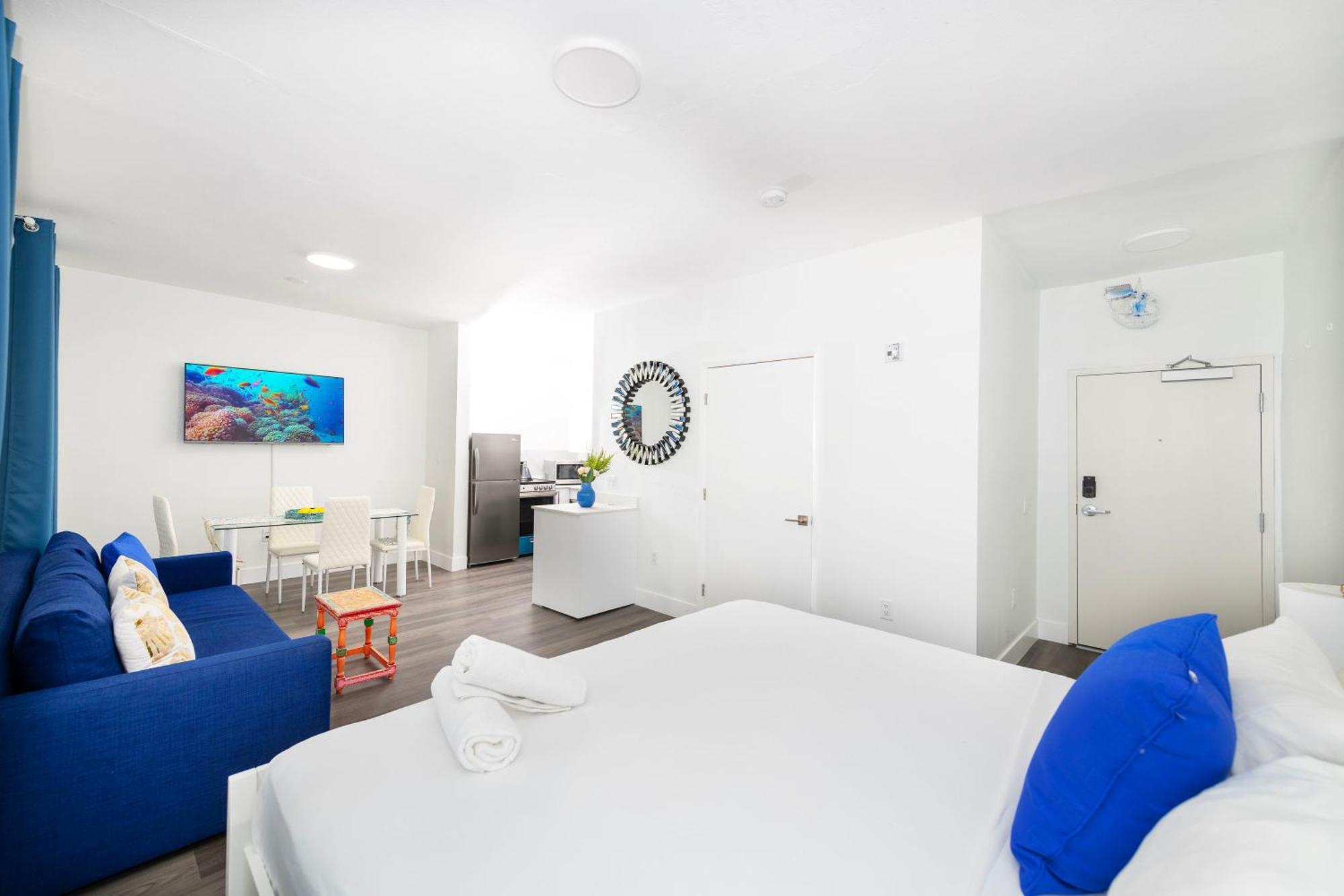Apartments On Collins Маями Бийч Екстериор снимка